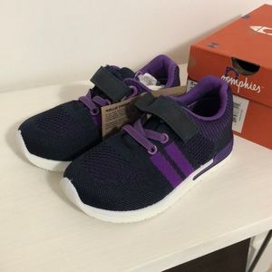 NIB, kids 10, Oomphies “Wynn” sneaker.